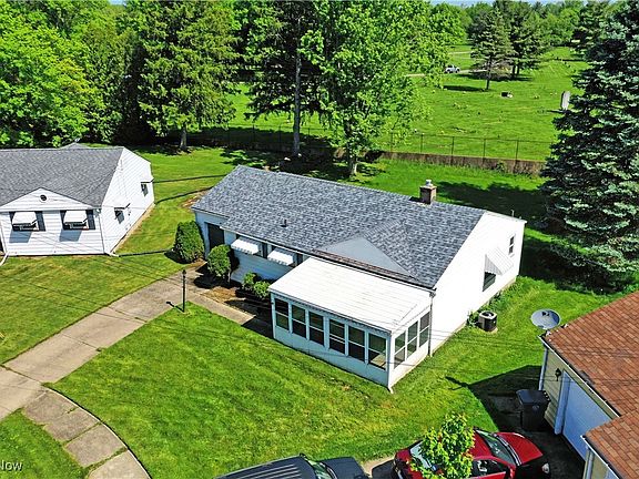 5th image of 587 Mona Ln