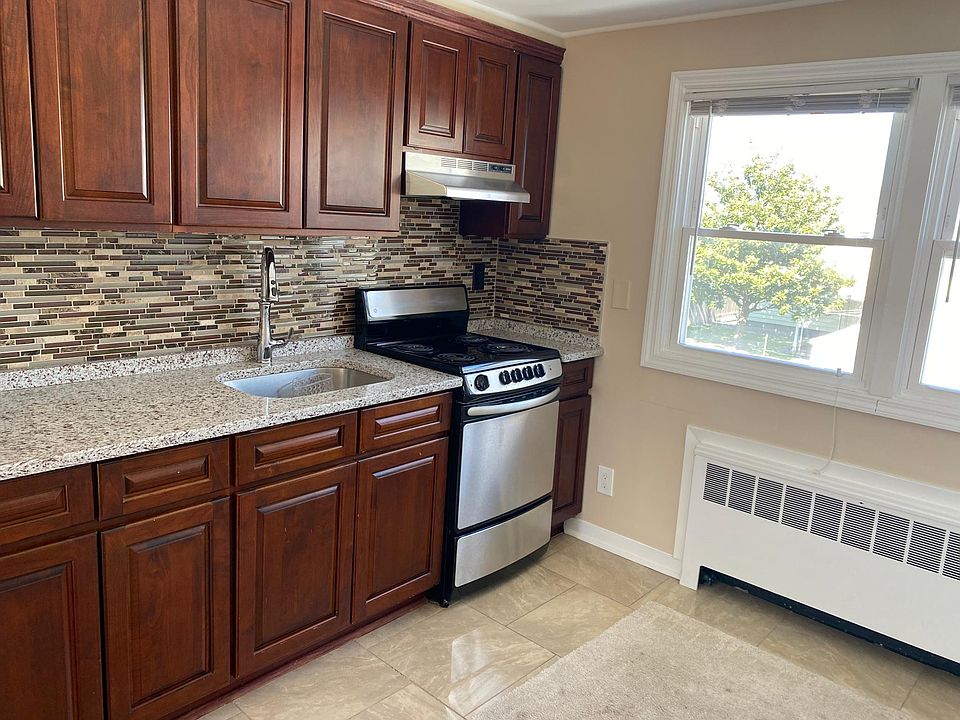 1st image of 118 Manhattan Ave Floor 2
