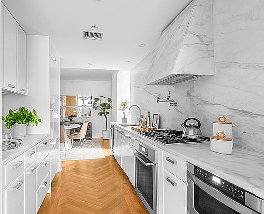 5th image of 305 E 85th St #6A
