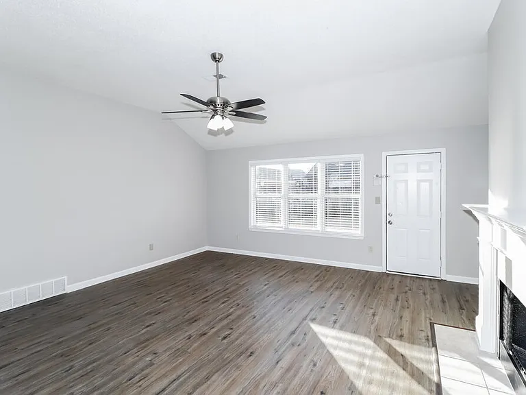 1655 Torrington Dr — Photo 4