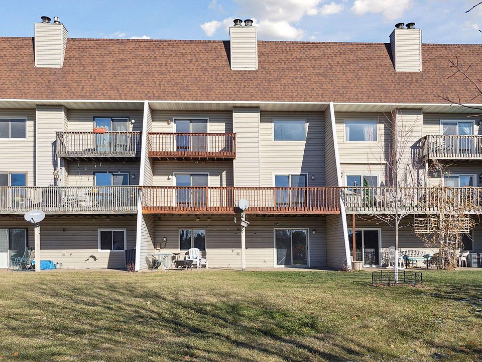 1st image of 3288 Camelot Dr