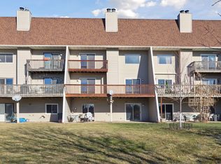 3288 Camelot Dr, Woodbury, MN 55125