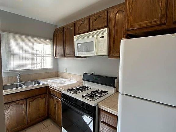 3rd image of 9206 National Blvd