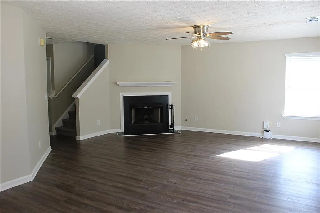 3 bed, 2.5 bath, 1540 sqft, $2,150 — Photo 3