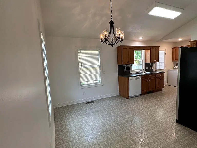 542 Virginia Ave — Photo 19