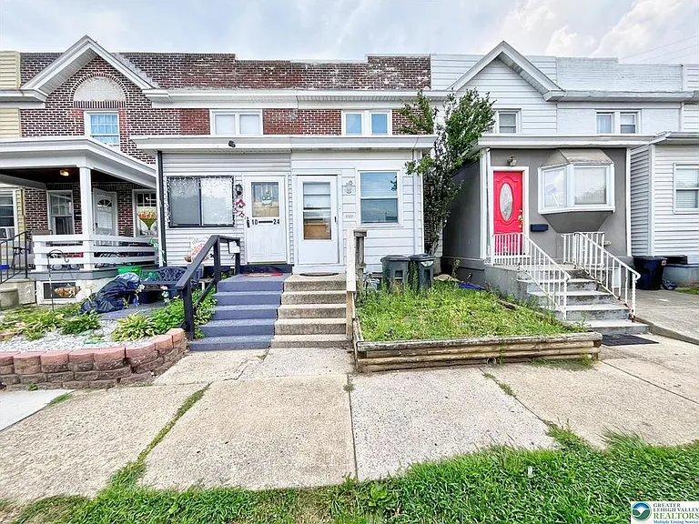 1022 S 10th St — Photo 1