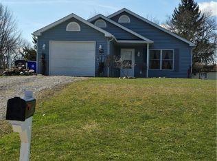 1453 Hillcrest Dr, Atwater, OH 44201