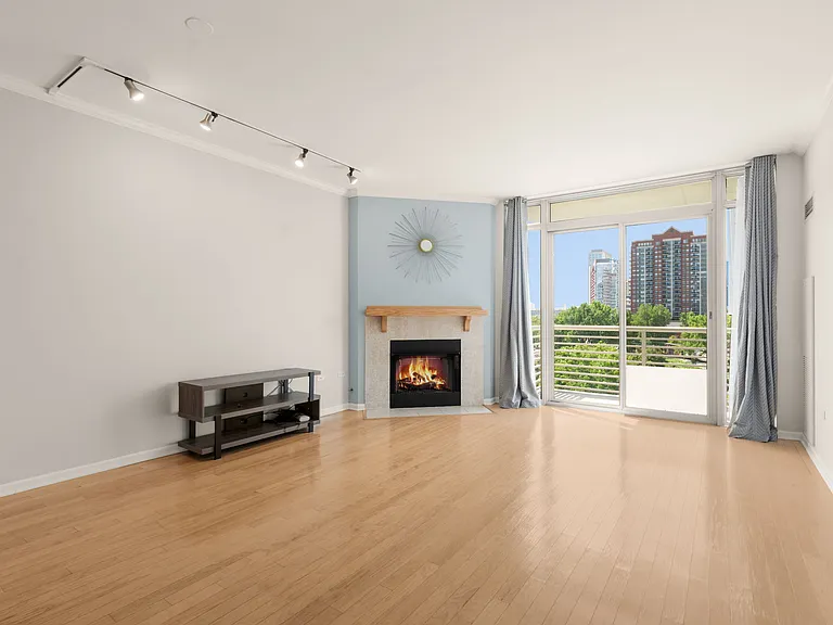 1515 S Prairie Ave #705 — Photo 4