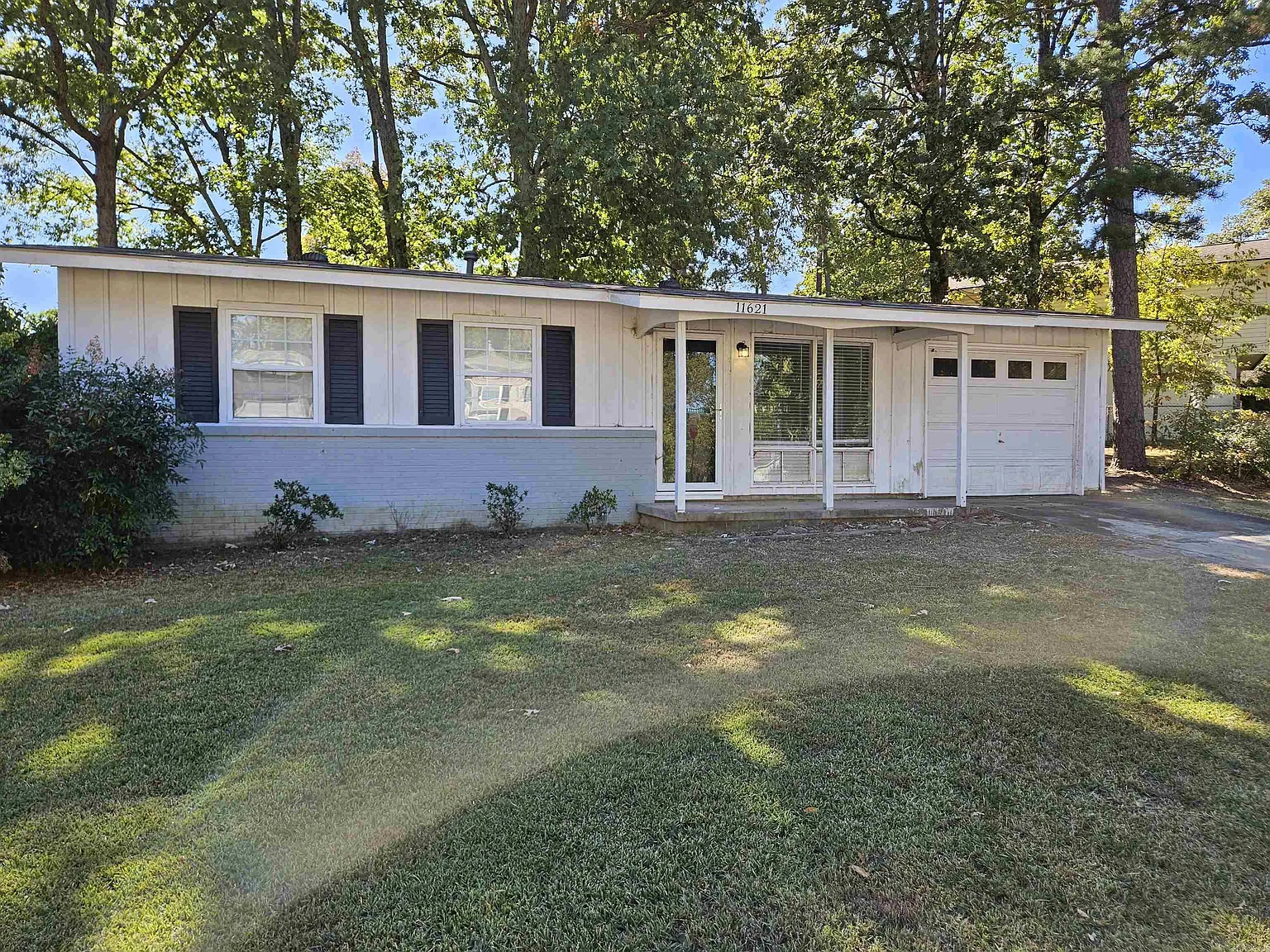 3 bed, 1.0 bath, 957 sqft, $1,375 — Photo 3
