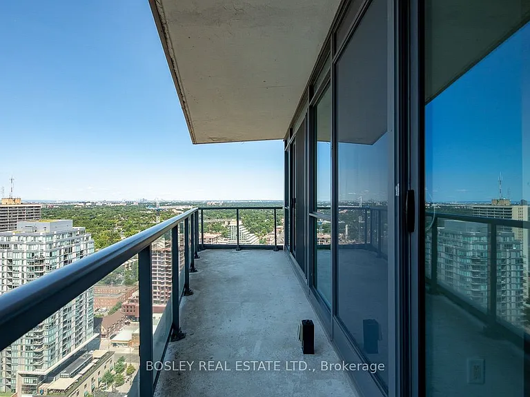 30 Roehampton Ave #3403 — Photo 31