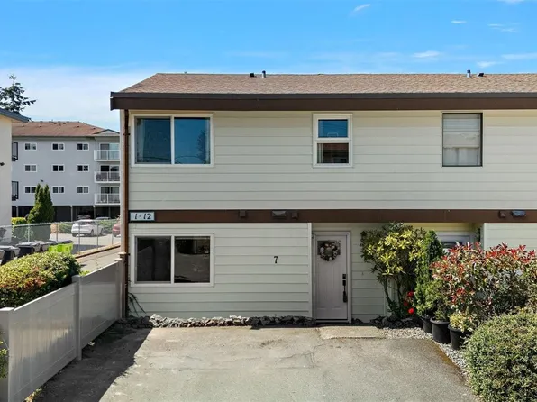 10046 5th St #7, Sidney, BC V8L 2X9