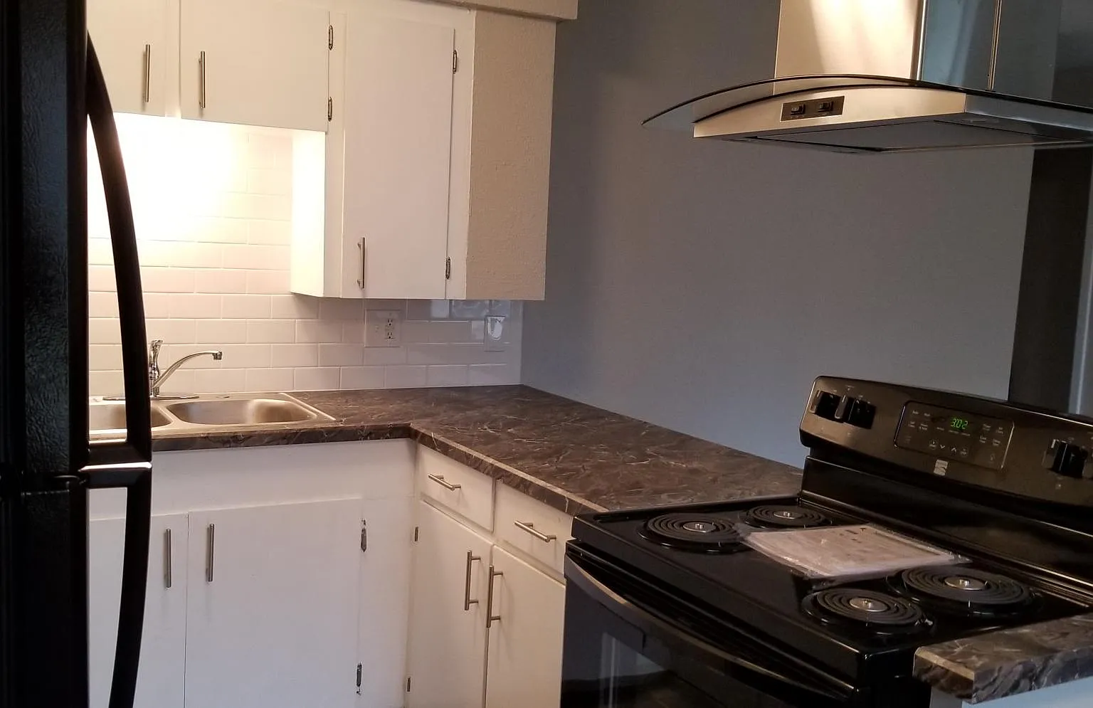 900 Wildwood Rd — Photo 3