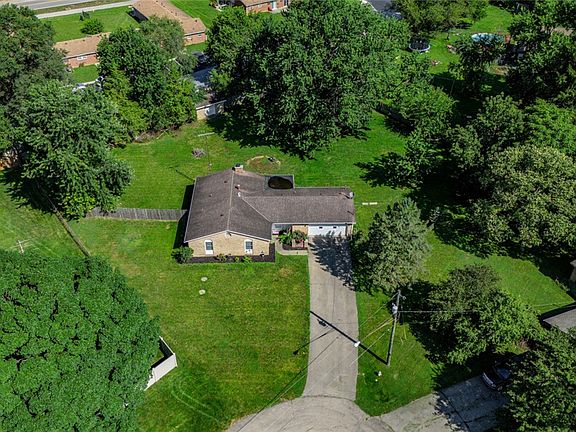 2nd image of 30 Huron Cir
