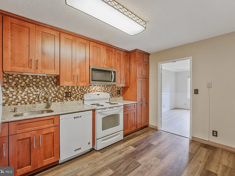 8360 Greensboro Dr #208 — Photo 23