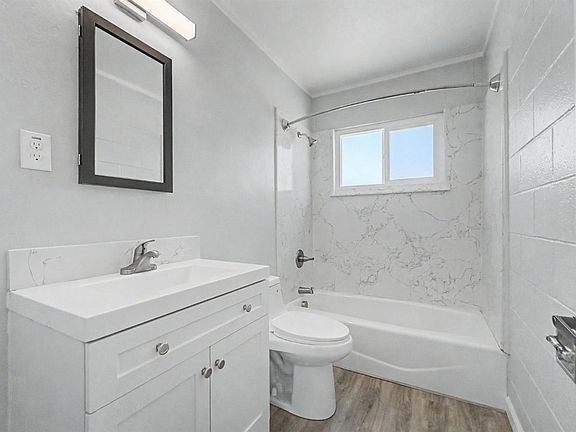 5th image of 1242 Rosemary Ln