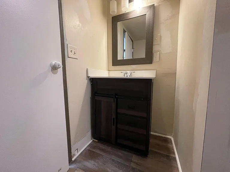 2528 Parkwood Ave — Photo 11