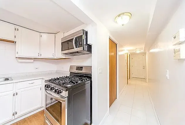 2723 N Hamlin Ave #G — Photo 5
