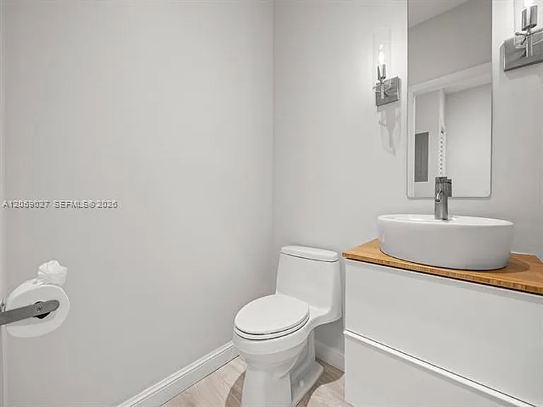 5864 SW 74th Ter — Photo 9