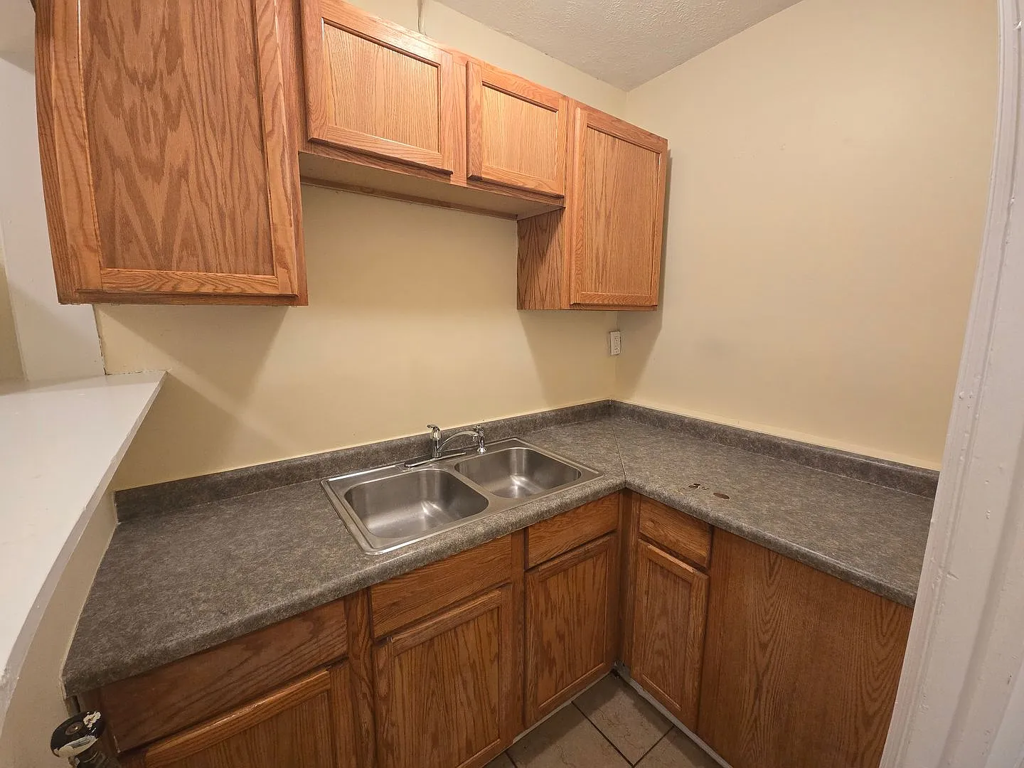 Whitestone Manor Apartments — Photo 4
