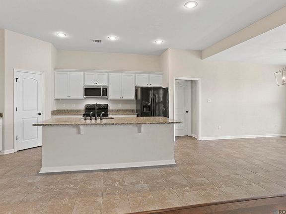 4th image of 1905 Oakwood Dr