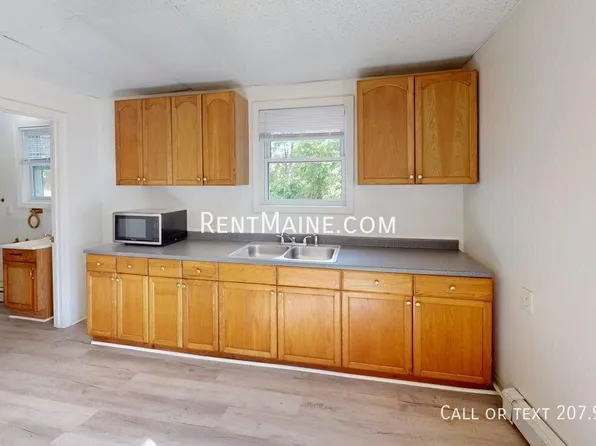 8 Commercial St, Winterport, ME