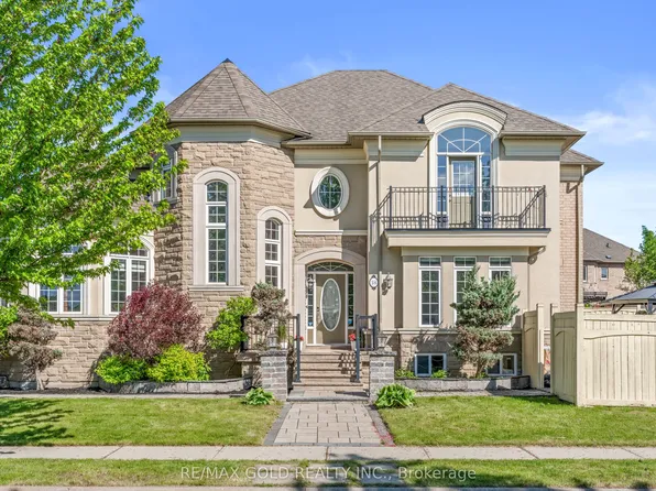 18 Hampton Springs Dr, Brampton, ON L6P 2W4