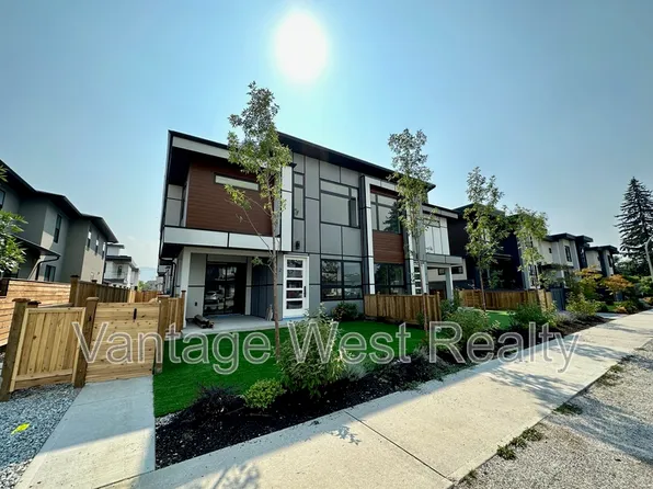 867 Morrison Ave #4, Kelowna, BC V1Y 5E6