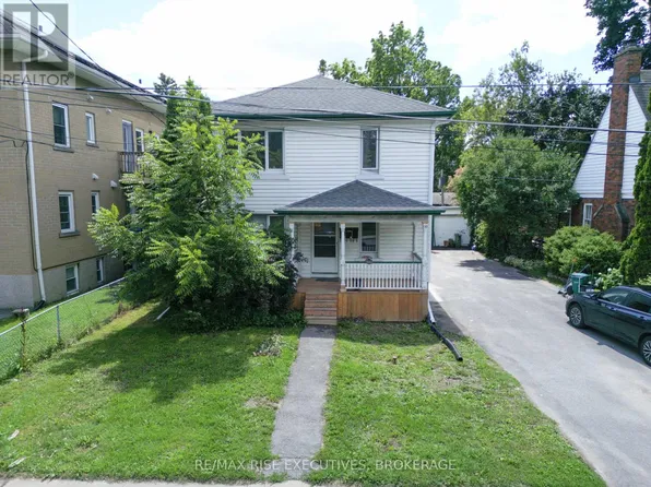 130 Carruthers Ave #3, Kingston, ON K7L 1M7