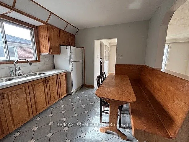 199 Gracedale Blvd #MAIN FLOOR — Photo 6