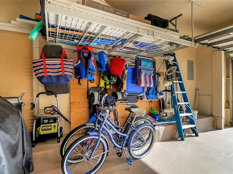562 Goldcoast Ct — Photo 19