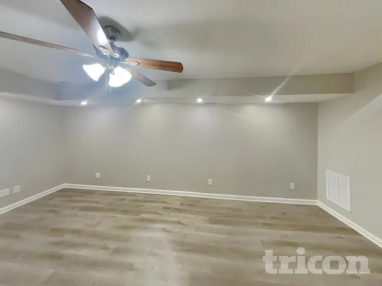 104 Edgewater Ct — Photo 21