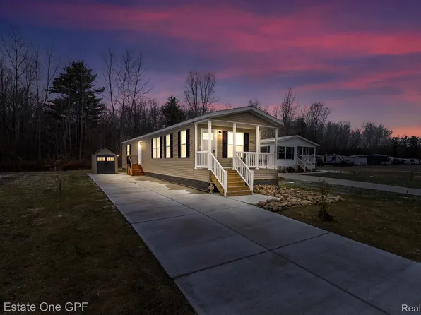 6312 Square Lake Dr, Kimball, MI 48074