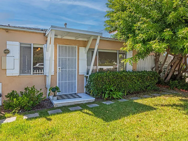 5266 Cass St — Photo 27