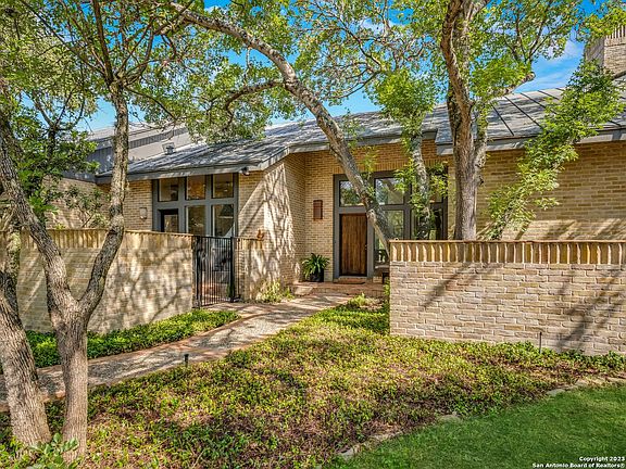 4th image of 3227 Seven Oaks Dr