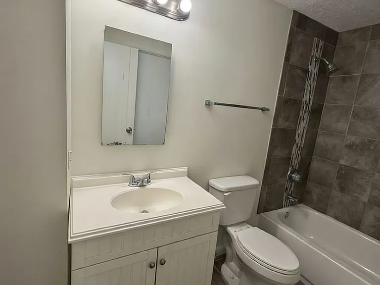 9432 Lexington Cir #G — Photo 23