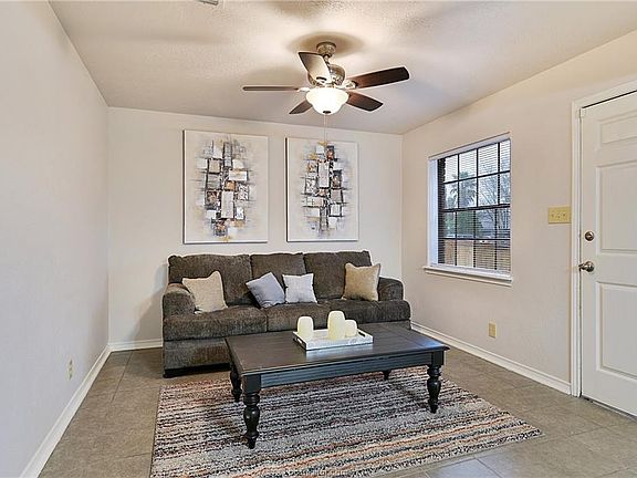 3rd image of 2411 Driftwood Dr