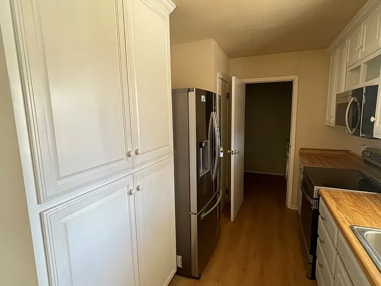 302 E Harriet St — Photo 8