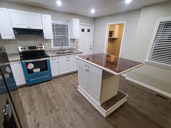 2nd image of 100 Delmar Ct