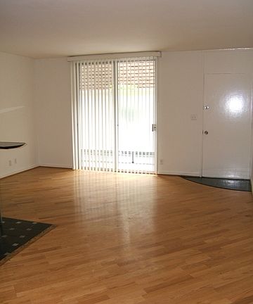 2nd image of 831 2nd St APT 3