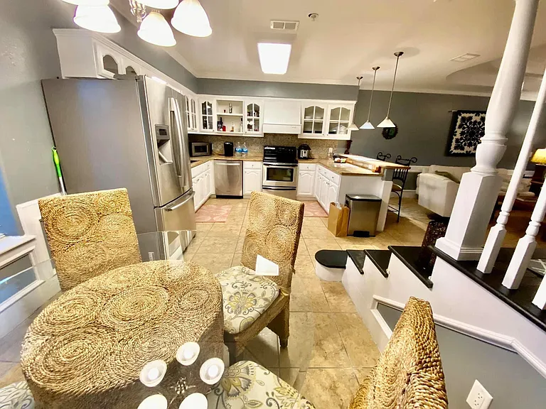 E Coronado Dr — Photo 5