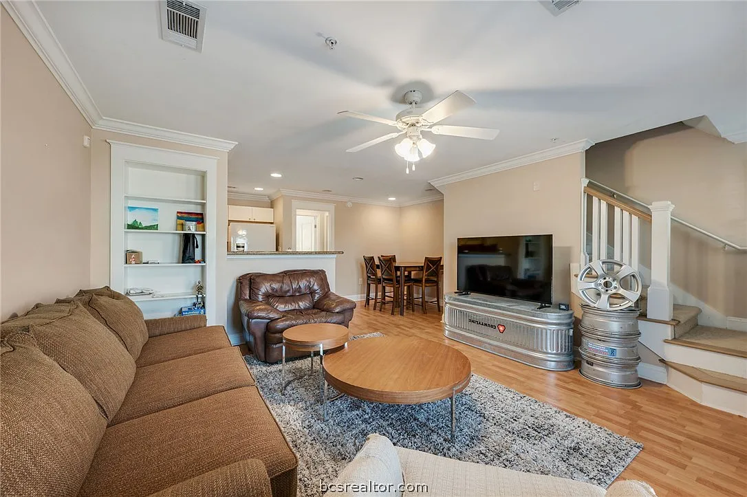 3 bed, 1294 sqft, $1,300 — Photo 4