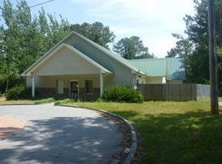 121 E Belmont Dr, Calhoun, GA 30701