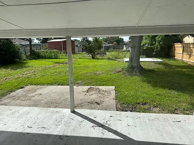 2124 Dupont Dr — Photo 12
