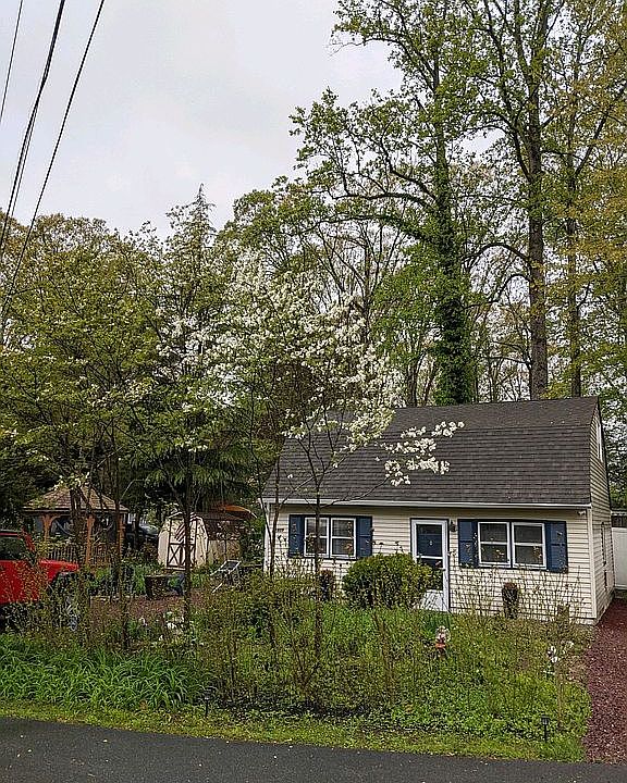 1st image of 22909 Linden Dr