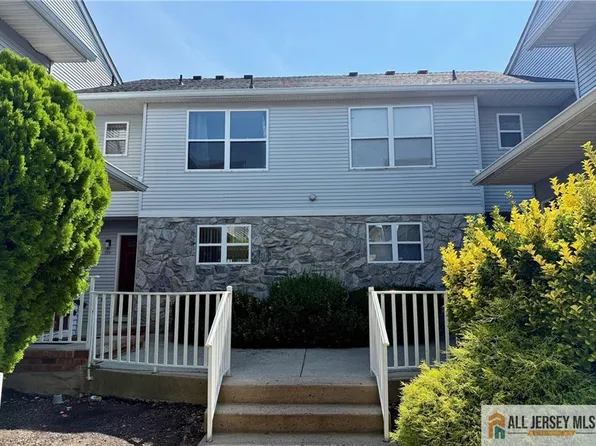 221 Bexley Ln, Piscataway, NJ 08854