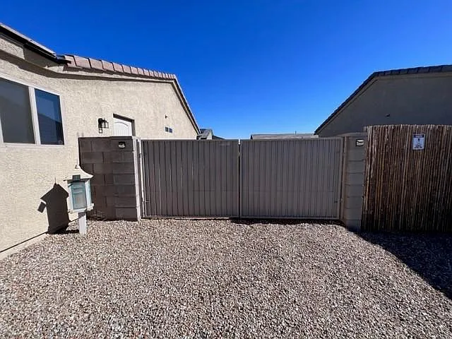 2843 E Luna Vis — Photo 4