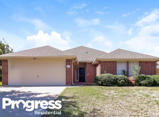 304 Garrett St, Burleson, TX 76028