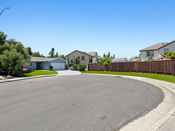 3rd image of 2039 Flintcrest Dr