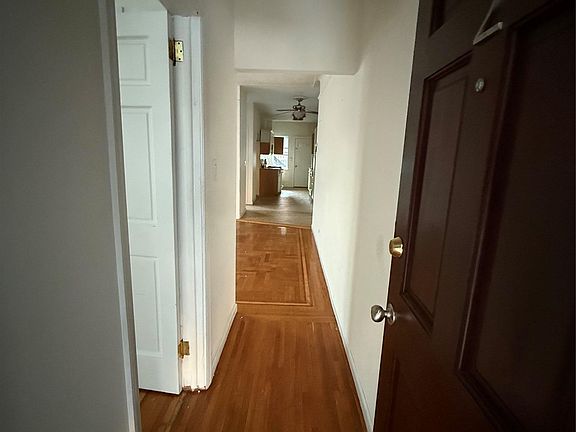 3rd image of 2025 Hobart Avenue