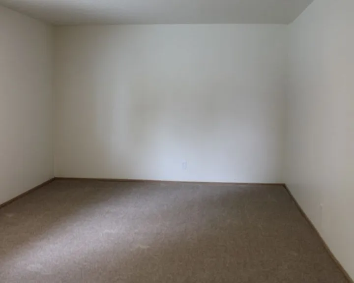 1892 NE Kathryn St — Photo 6